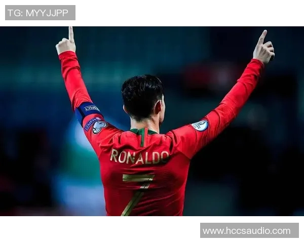 足球巨星C罗感动瞬间回顾温情时刻展现人性光辉与无私奉献精神